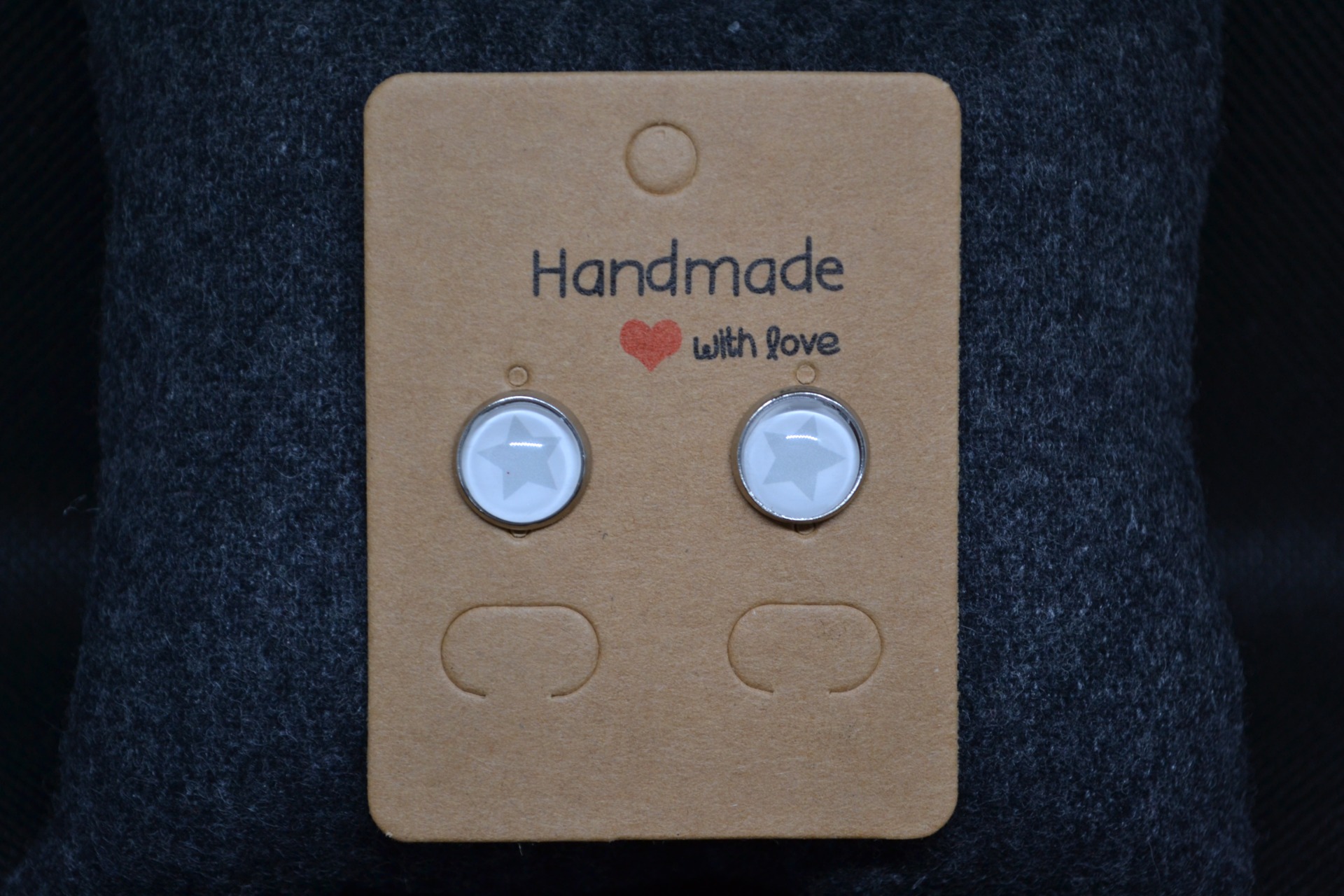Nr. 7 Ohrstecker € 8,00